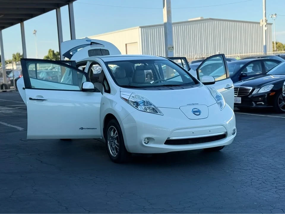 2011 Nissan Leaf - Image 8 of 15