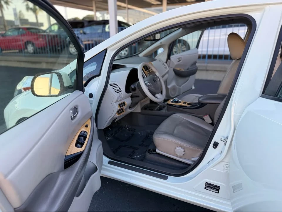 2011 Nissan Leaf - Image 10 of 16