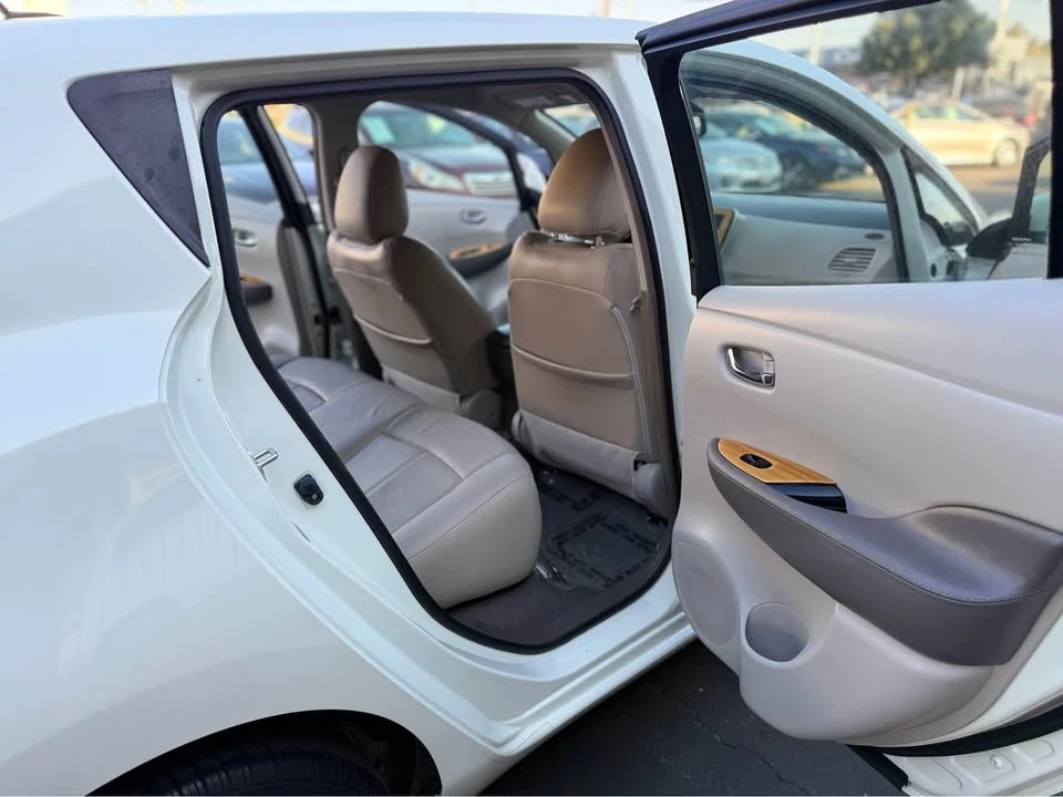 2011 Nissan Leaf - Image 12 of 15