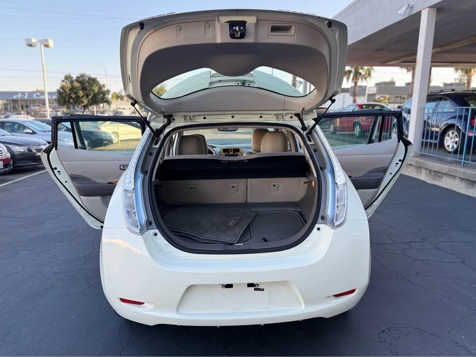 2011 Nissan Leaf - Image 12 of 16