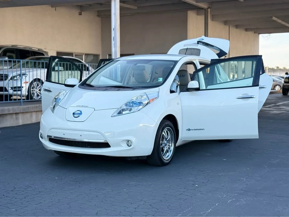 2011 Nissan Leaf - Image 7 of 16