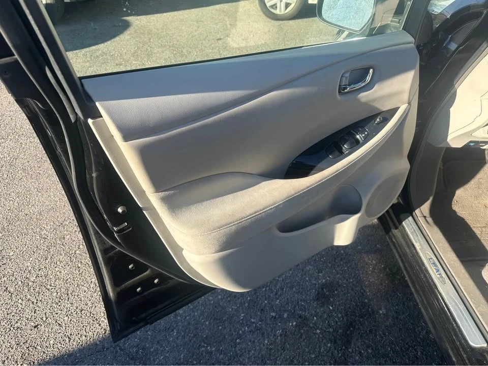 2011 Nissan Leaf - Image 10 of 11