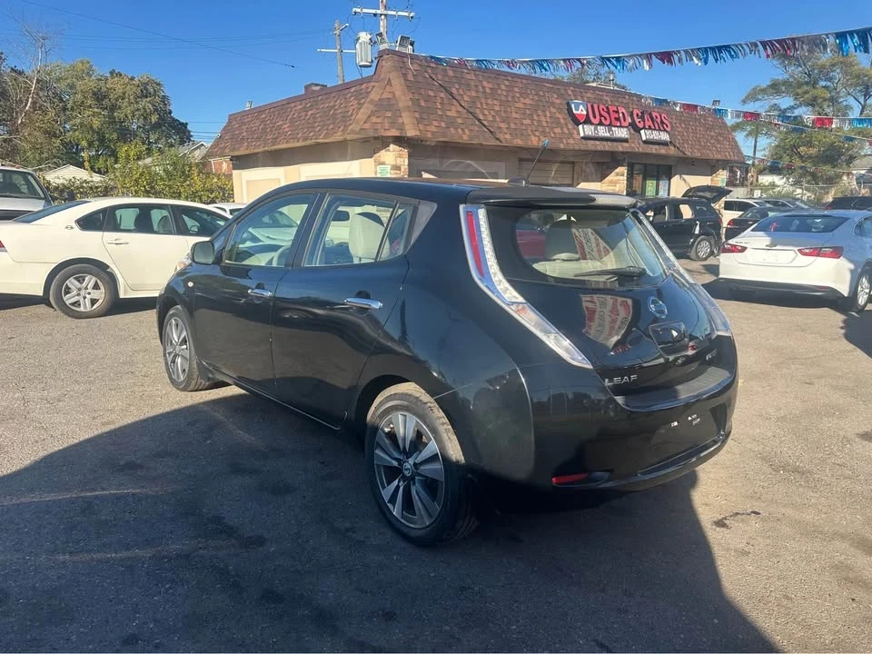 2011 Nissan Leaf - Image 2 of 11