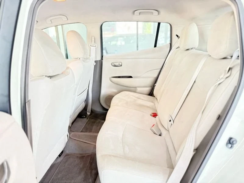 2011 Nissan Leaf - Image 17 of 20