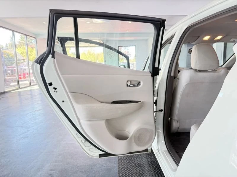 2011 Nissan Leaf - Image 16 of 20
