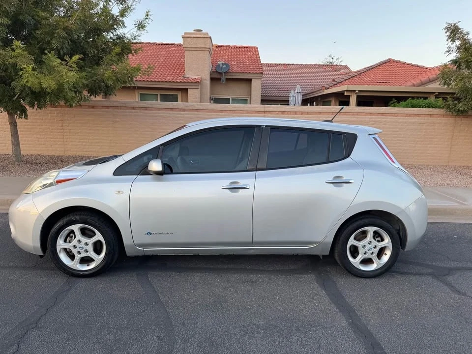 2011 Nissan Leaf - Image 2 of 12