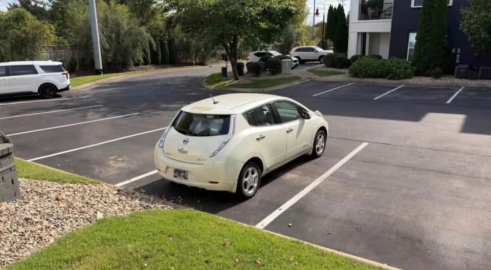 2011 Nissan Leaf - Image 2 of 9