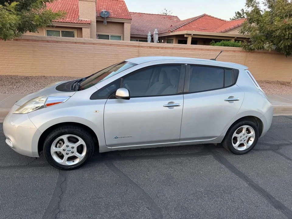 2011 Nissan Leaf - Image 9 of 13