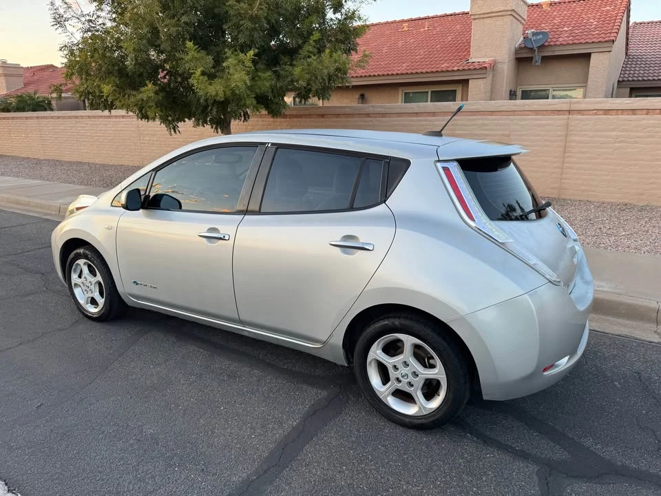 2011 Nissan Leaf - Image 8 of 13