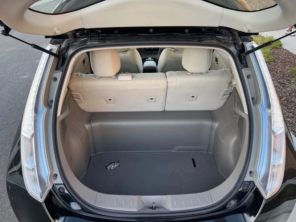 2011 Nissan Leaf - Image 13 of 16