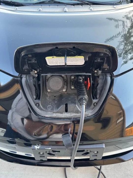 2011 Nissan Leaf - Image 15 of 16