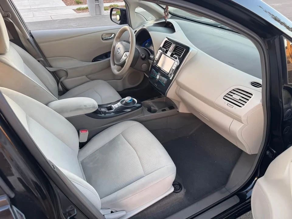 2011 Nissan Leaf - Image 10 of 16