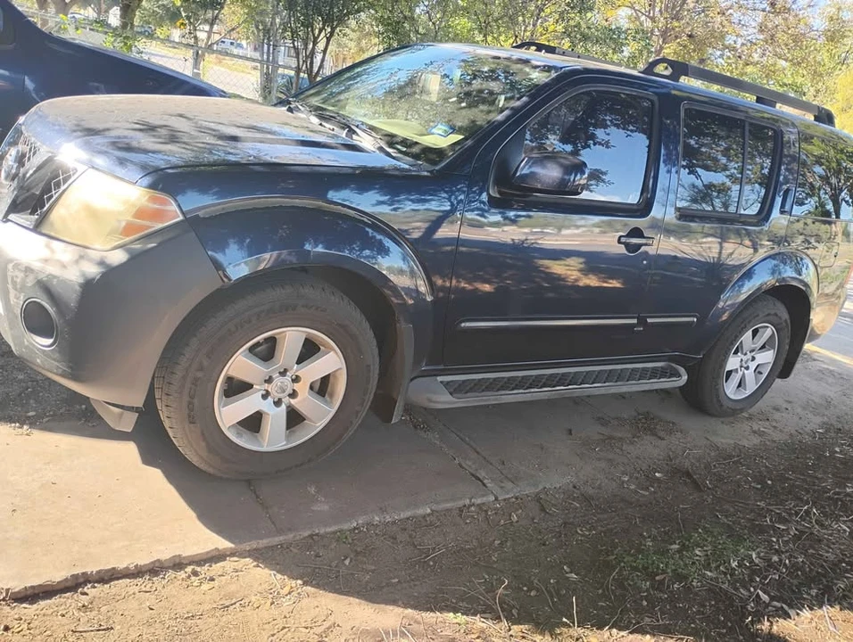 2011 Nissan Pathfinder 3rd Gen - Image 2 of 3
