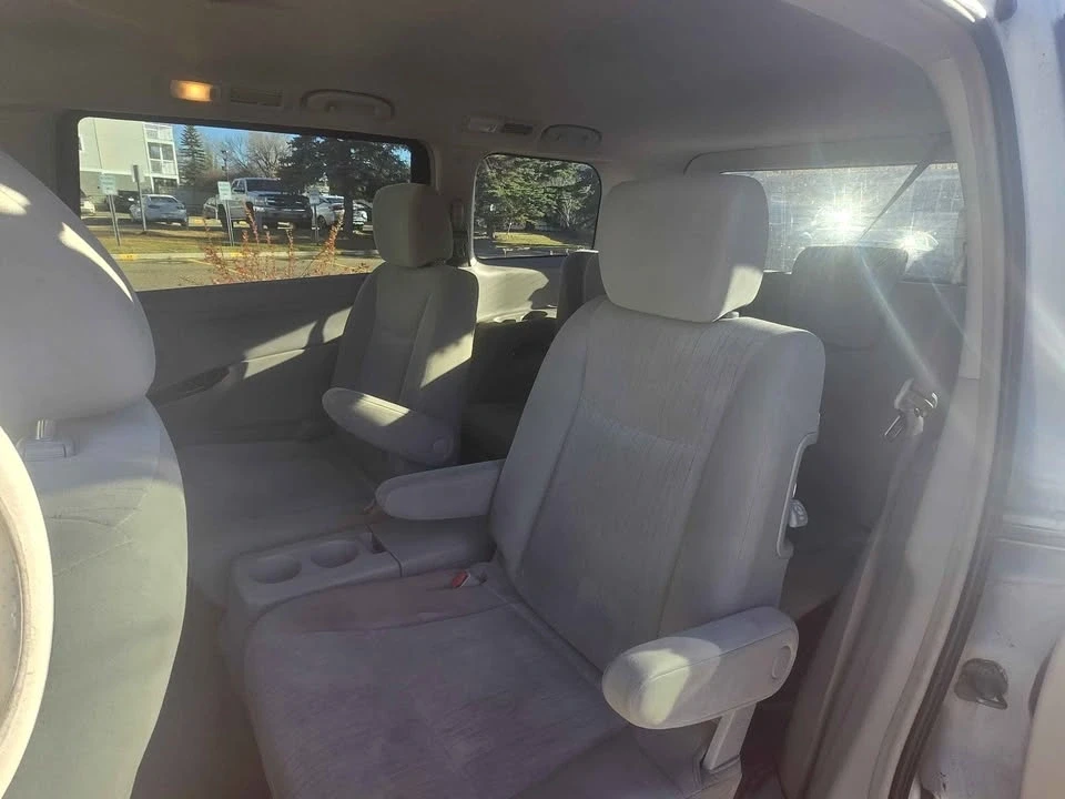 2011 Nissan Quest - Image 10 of 11