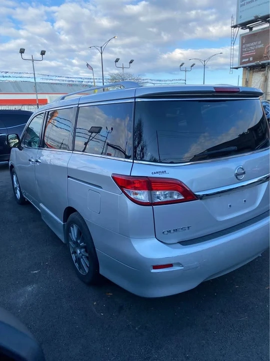 2011 Nissan Quest - Image 6 of 10