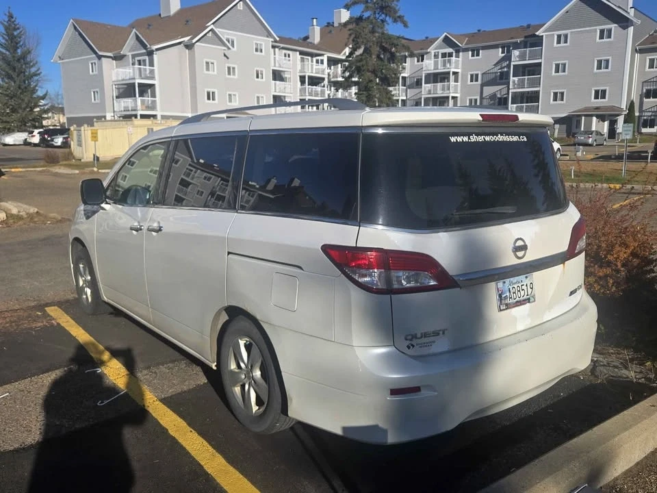 2011 Nissan Quest - Image 4 of 11