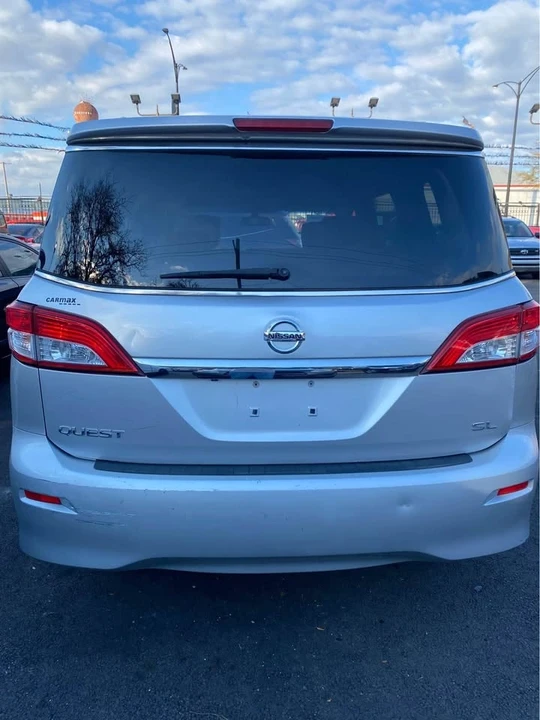2011 Nissan Quest - Image 4 of 10