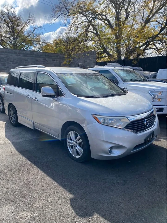 2011 Nissan Quest - Image 2 of 10