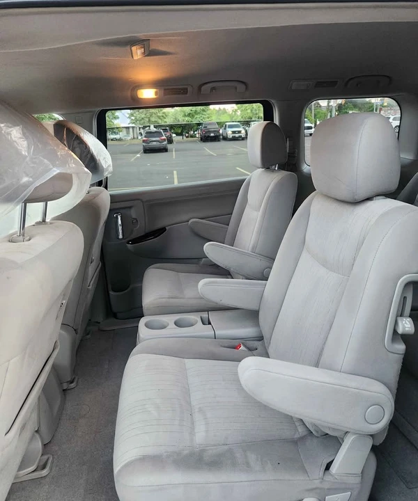 2011 Nissan Quest - Image 4 of 7