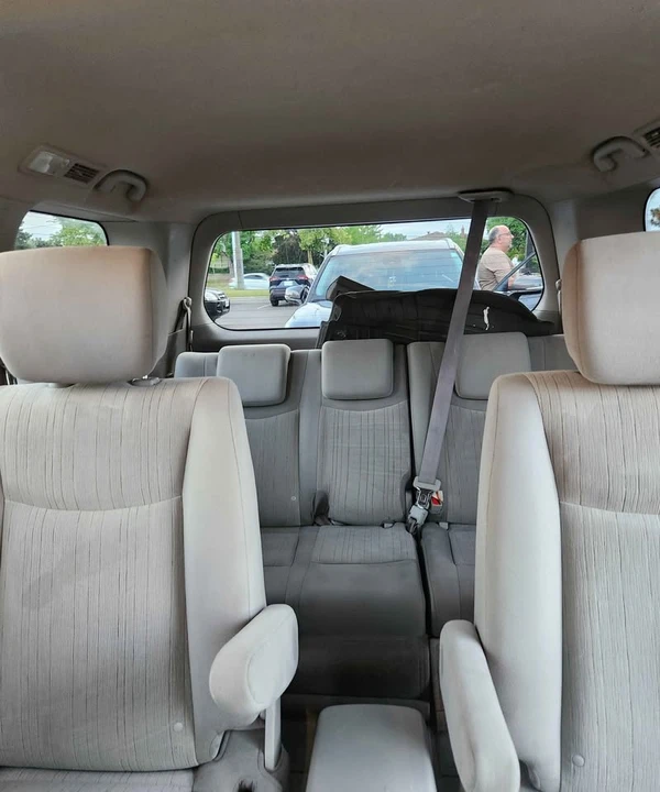 2011 Nissan Quest - Image 3 of 7