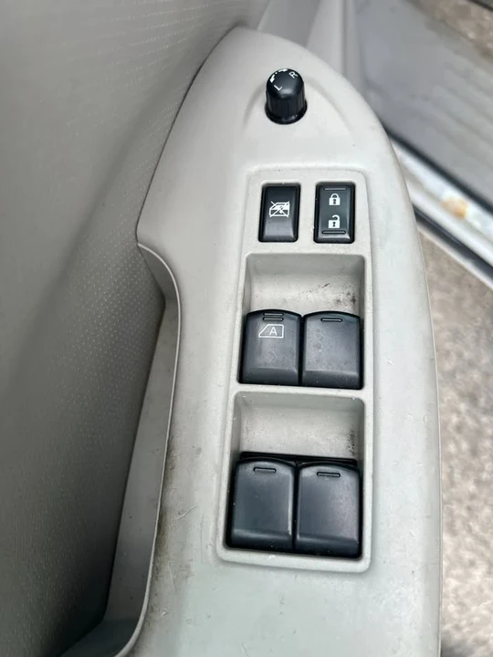 2011 Nissan Quest - Image 12 of 19