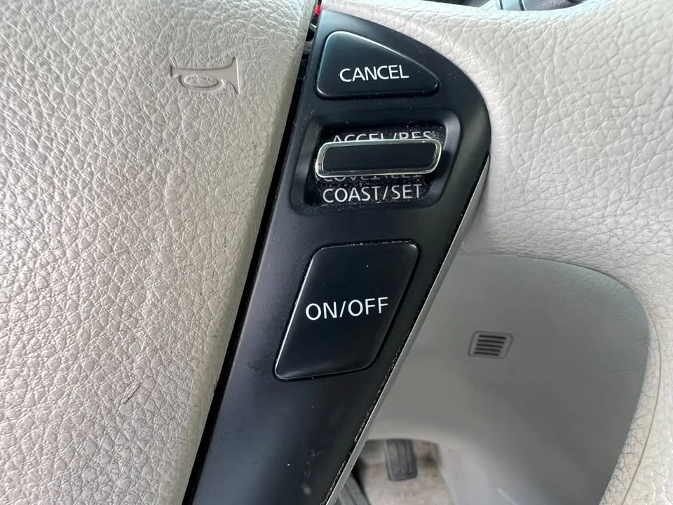 2011 Nissan Quest - Image 13 of 19