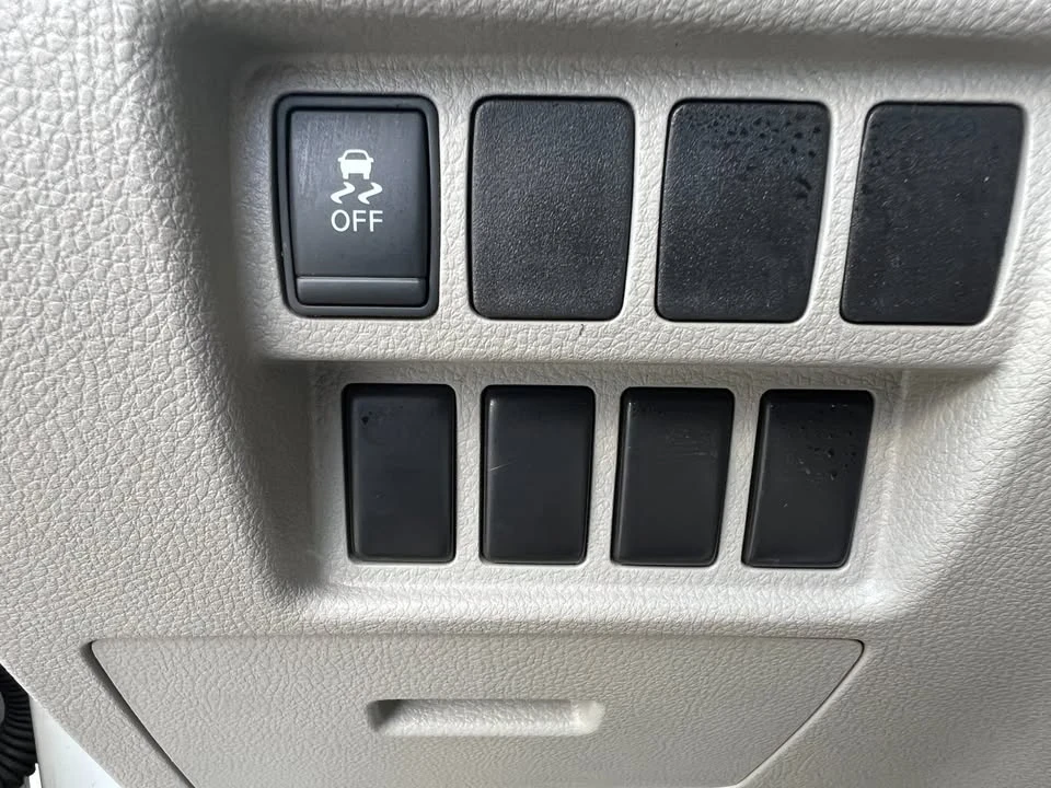 2011 Nissan Quest - Image 15 of 19