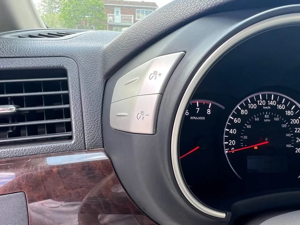 2011 Nissan Quest - Image 16 of 19