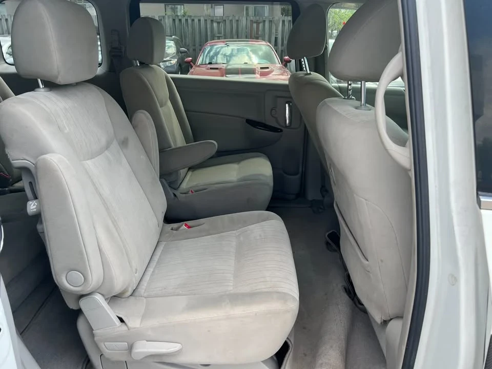 2011 Nissan Quest - Image 10 of 19