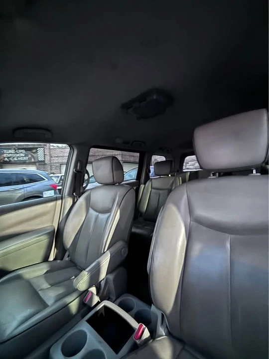 2011 Nissan Quest - Image 4 of 6