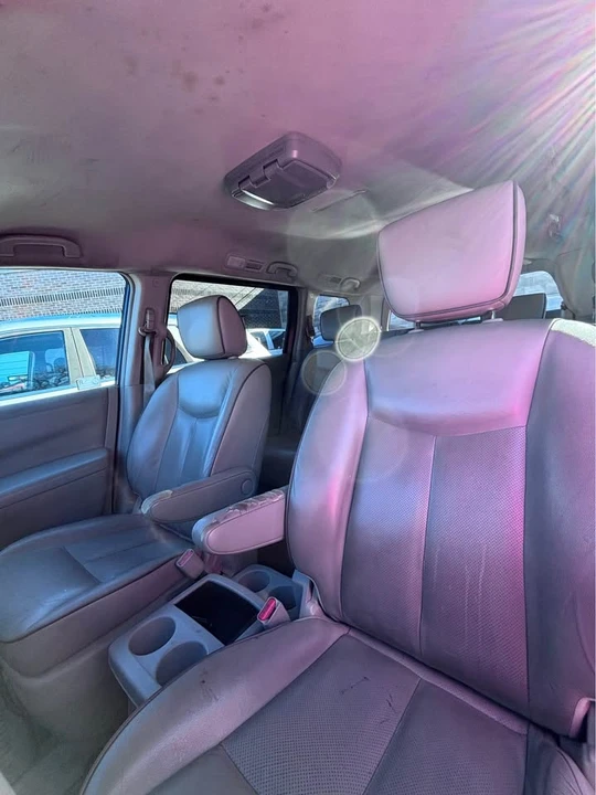 2011 Nissan Quest - Image 4 of 6