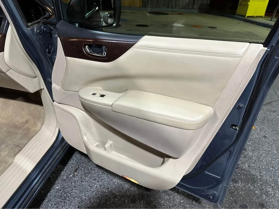 2011 Nissan Quest - Image 13 of 17