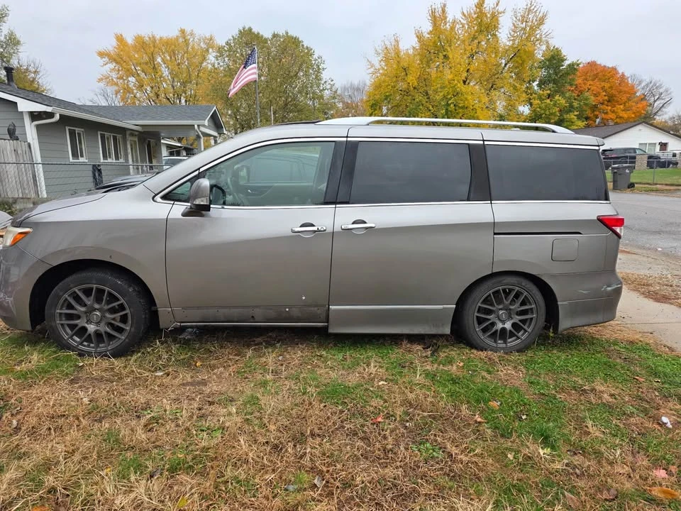 2011 Nissan Quest - Image 2 of 4