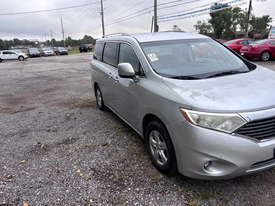 2011 Nissan Quest - Image 2 of 4