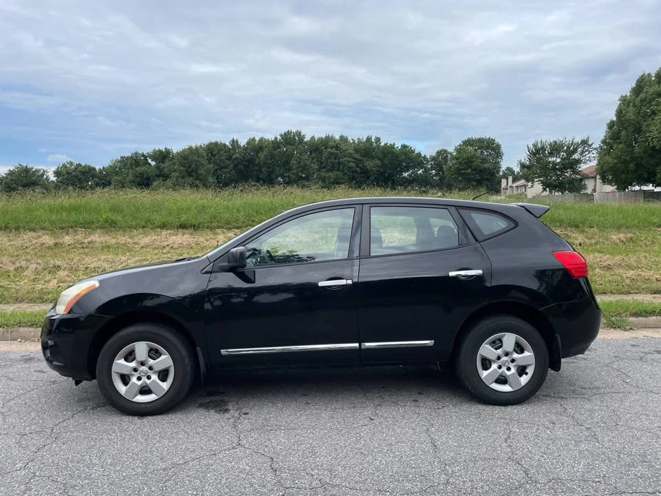 2011 Nissan Rogue - Image 2 of 15