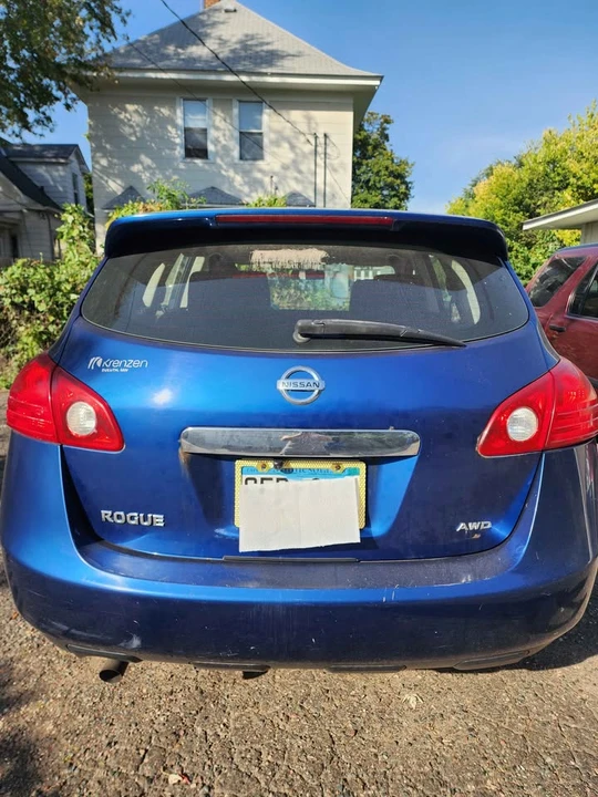 2011 Nissan Rogue - Image 2 of 4