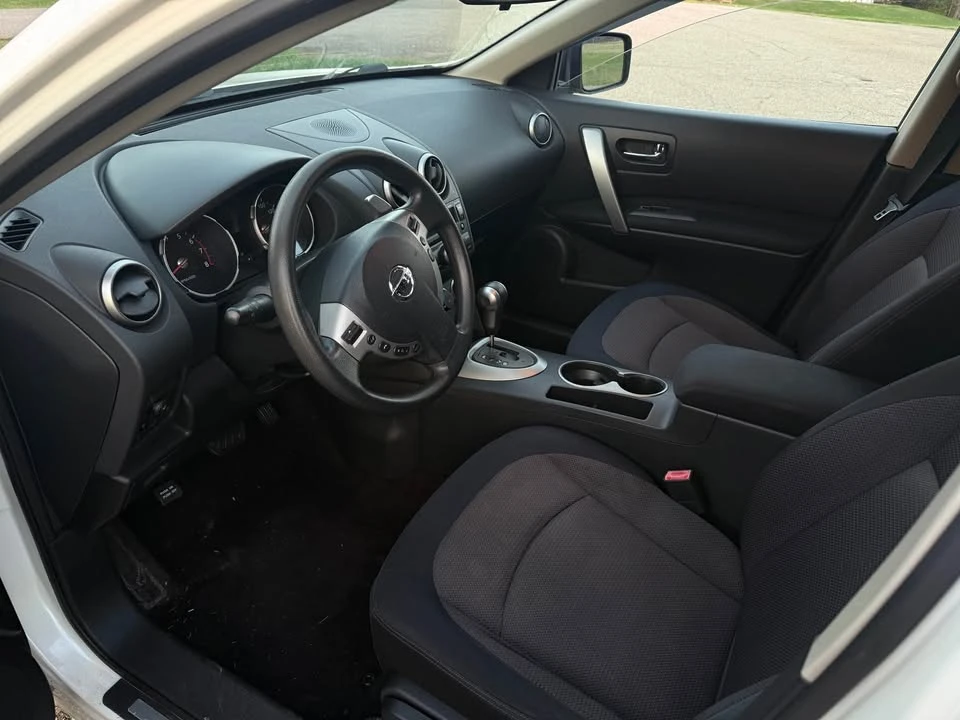 2011 Nissan Rogue - Image 5 of 8