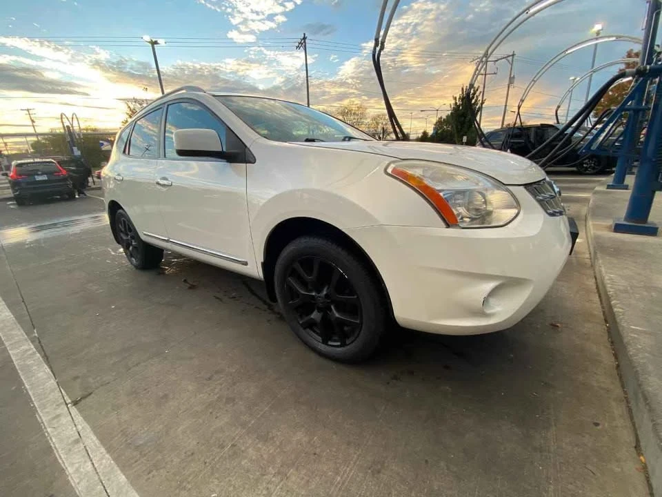 2011 Nissan Rogue - Image 2 of 8