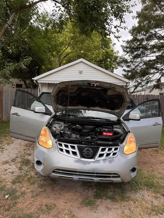 2011 Nissan Rogue - Image 16 of 17