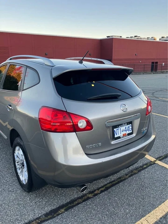 2011 Nissan Rogue - Image 2 of 4