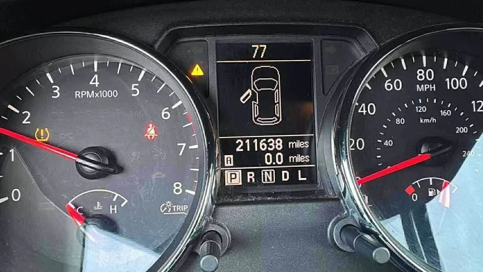 2011 Nissan Rogue - Image 2 of 12