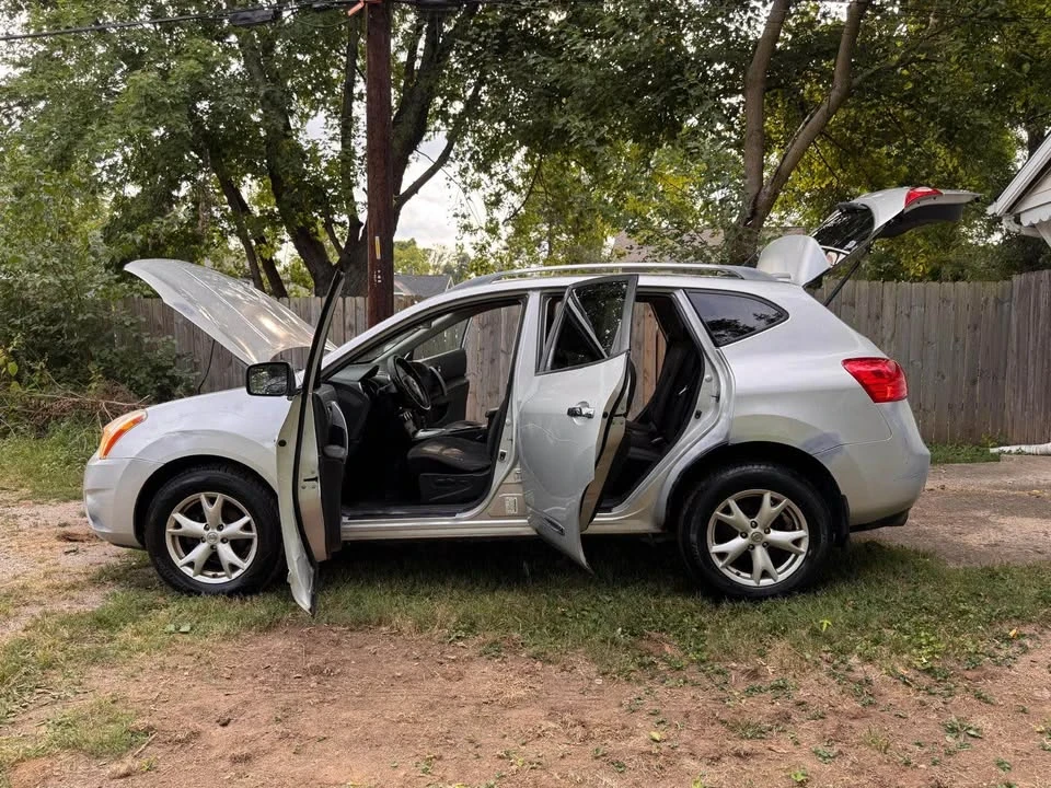 2011 Nissan Rogue - Image 11 of 17