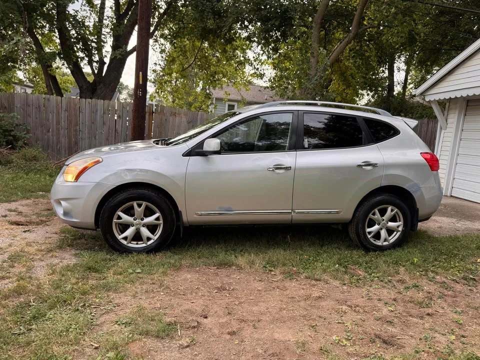 2011 Nissan Rogue - Image 5 of 17