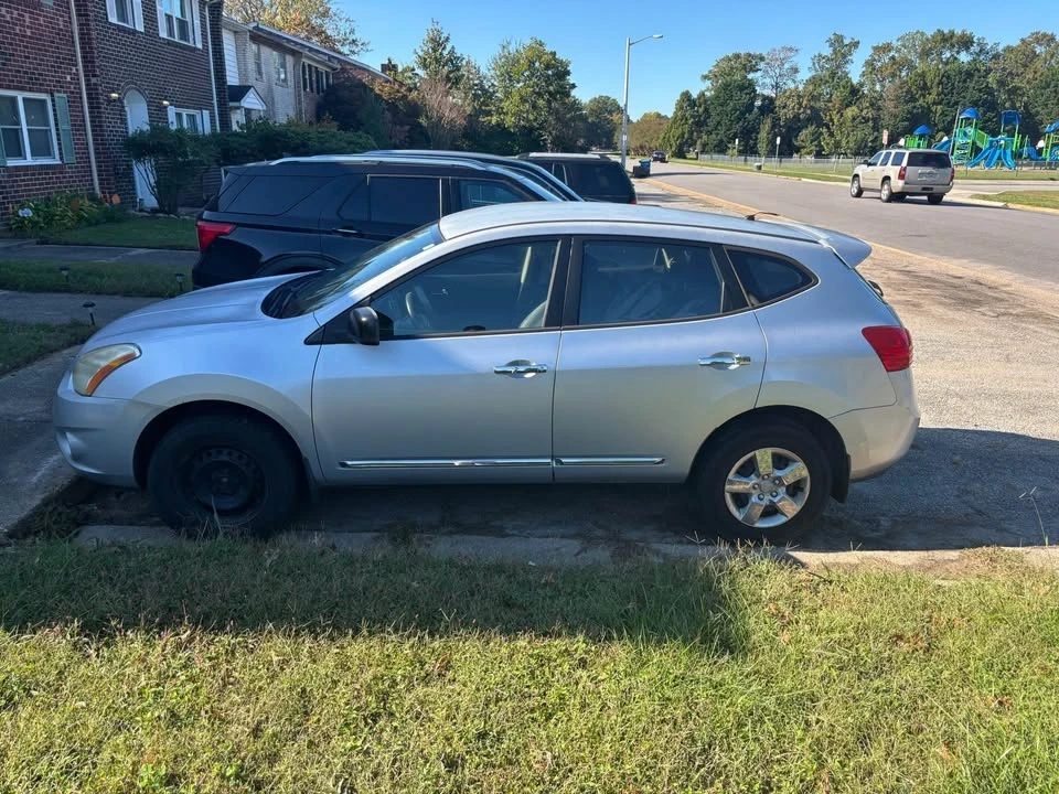 2011 Nissan Rogue - Image 3 of 4