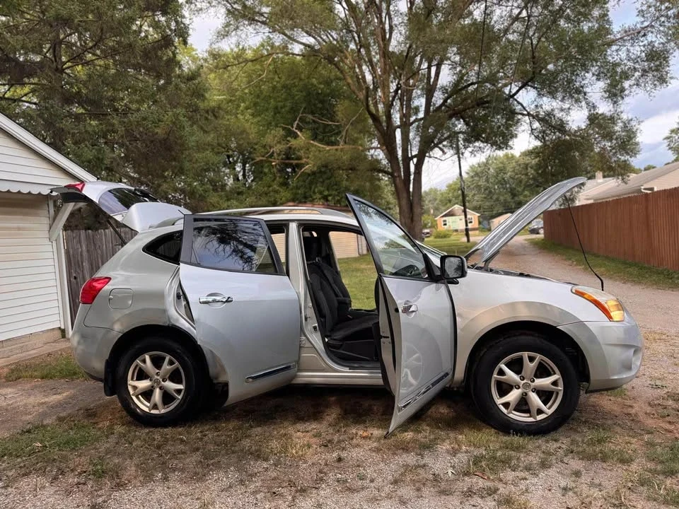 2011 Nissan Rogue - Image 15 of 17