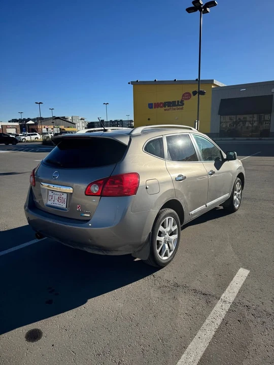 2011 Nissan Rogue - Image 3 of 8