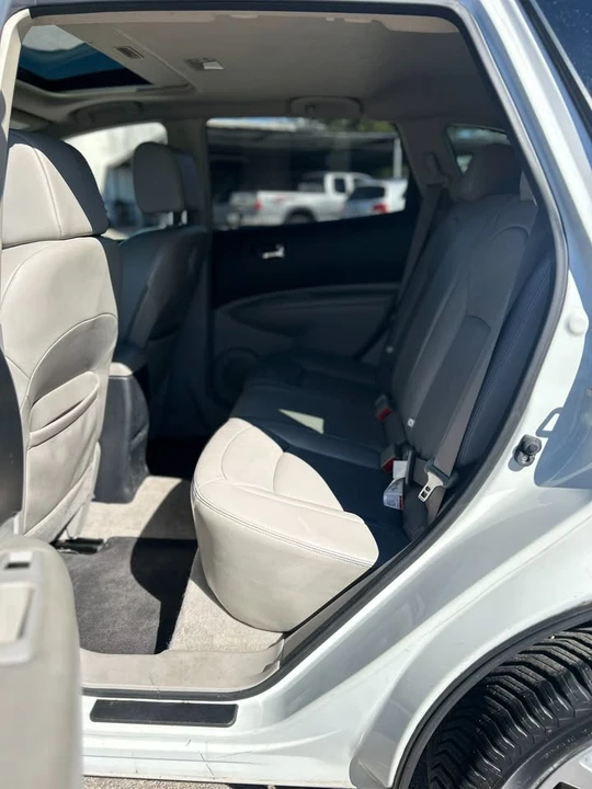 2011 Nissan Rogue - Image 11 of 18
