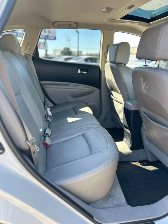 2011 Nissan Rogue - Image 16 of 18