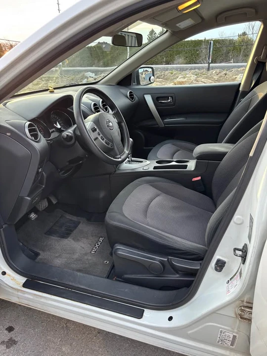 2011 Nissan Rogue - Image 6 of 8