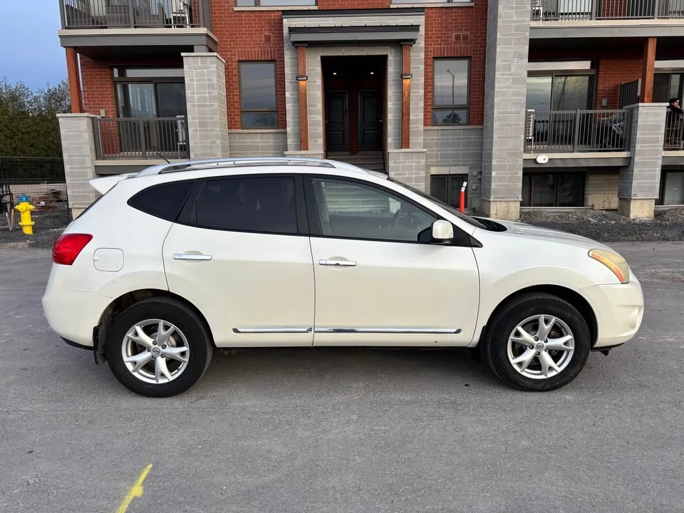 2011 Nissan Rogue - Image 2 of 8